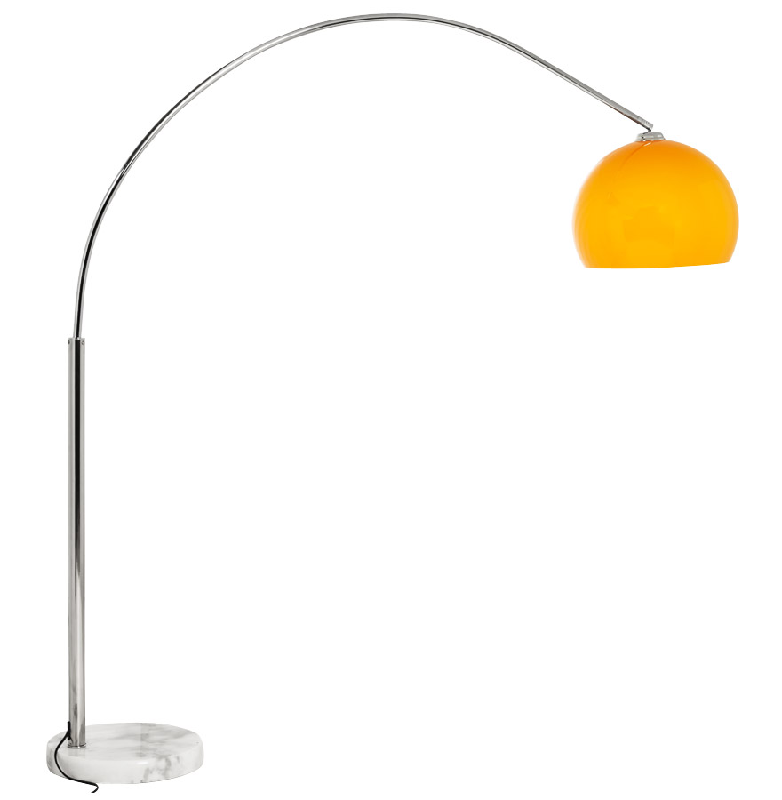 Lampe en arc, abat-jour orange.