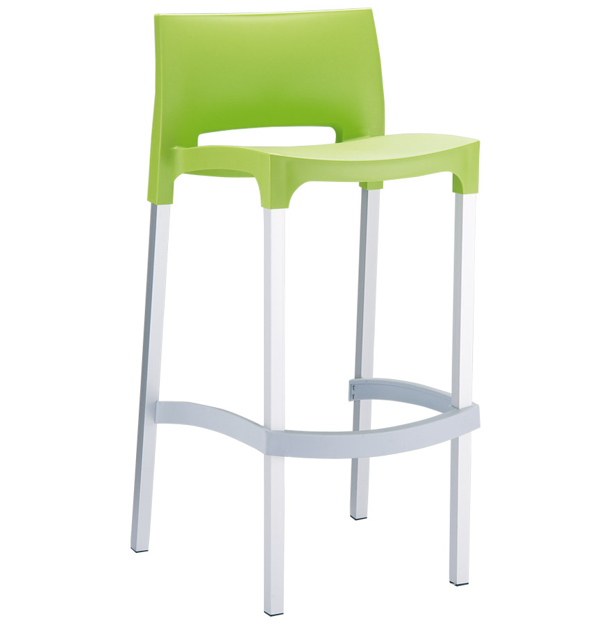 Tabouret empilable et utilisable à l'extérieur.